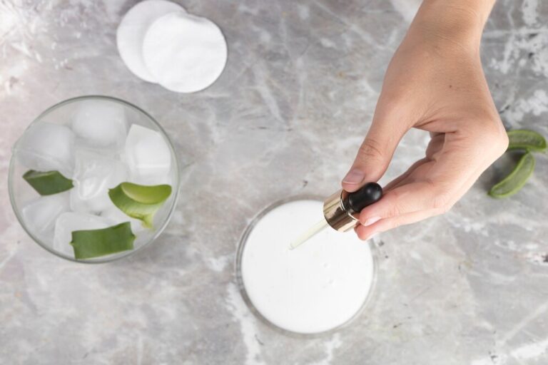 close-up-view-hand-holding-pipette_23-2148241897-768x512 آلانتوئین: راز نرمی و لطافت پوست