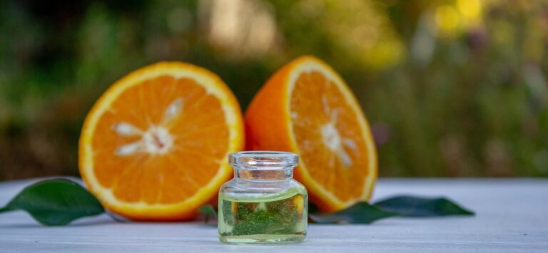 orange-essential-oil-selective-focus_472916-53759-768x355 اکتیوشناسی: ویتامین سی