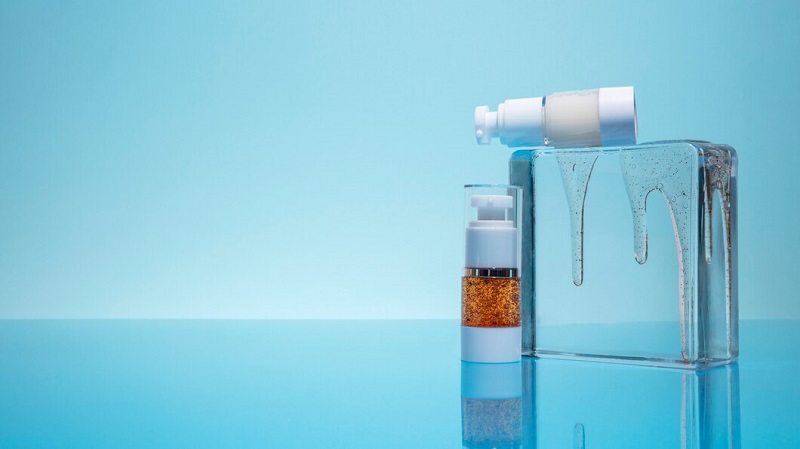 skin-care-banner-concept-with-lotion_23-2149449105 انقلاب در دنیای زیبایی: فناوری‌های نوین در محصولات پوستی