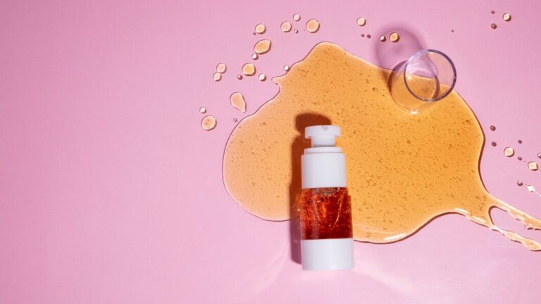 skin-care-banner-concept-with-lotion_23-2149449110-768x432 پپتیدها: معجزه جوانی در محصولات مراقبت از پوست