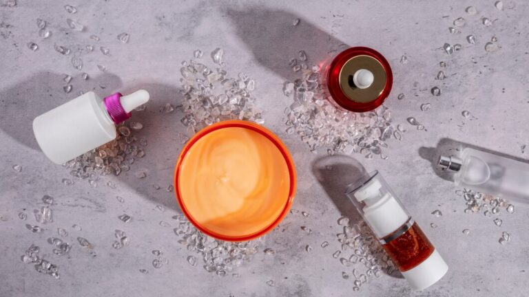 skin-care-banner-concept-with-lotion_23-2149449136-768x432 بنزوئیل پراکسید: سلاحی قدرتمند در برابر آکنه و باکتری‌ها