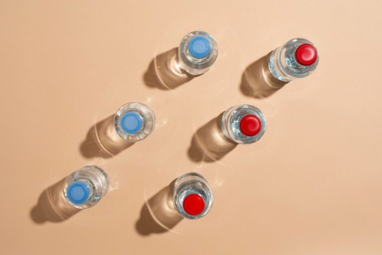 top-view-water-plastic-bottles_23-2149436491-768x512 آشنایی با اسیدهای پوستیAHA، BHA، PHA  و کاربرد آن‌ها در مراقبت از پوست